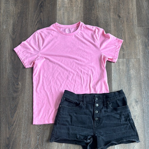 J. Crew Tee Shirt and Black Shorts.  Shorts are size 28, shirt size medium. - Picture 1 of 9